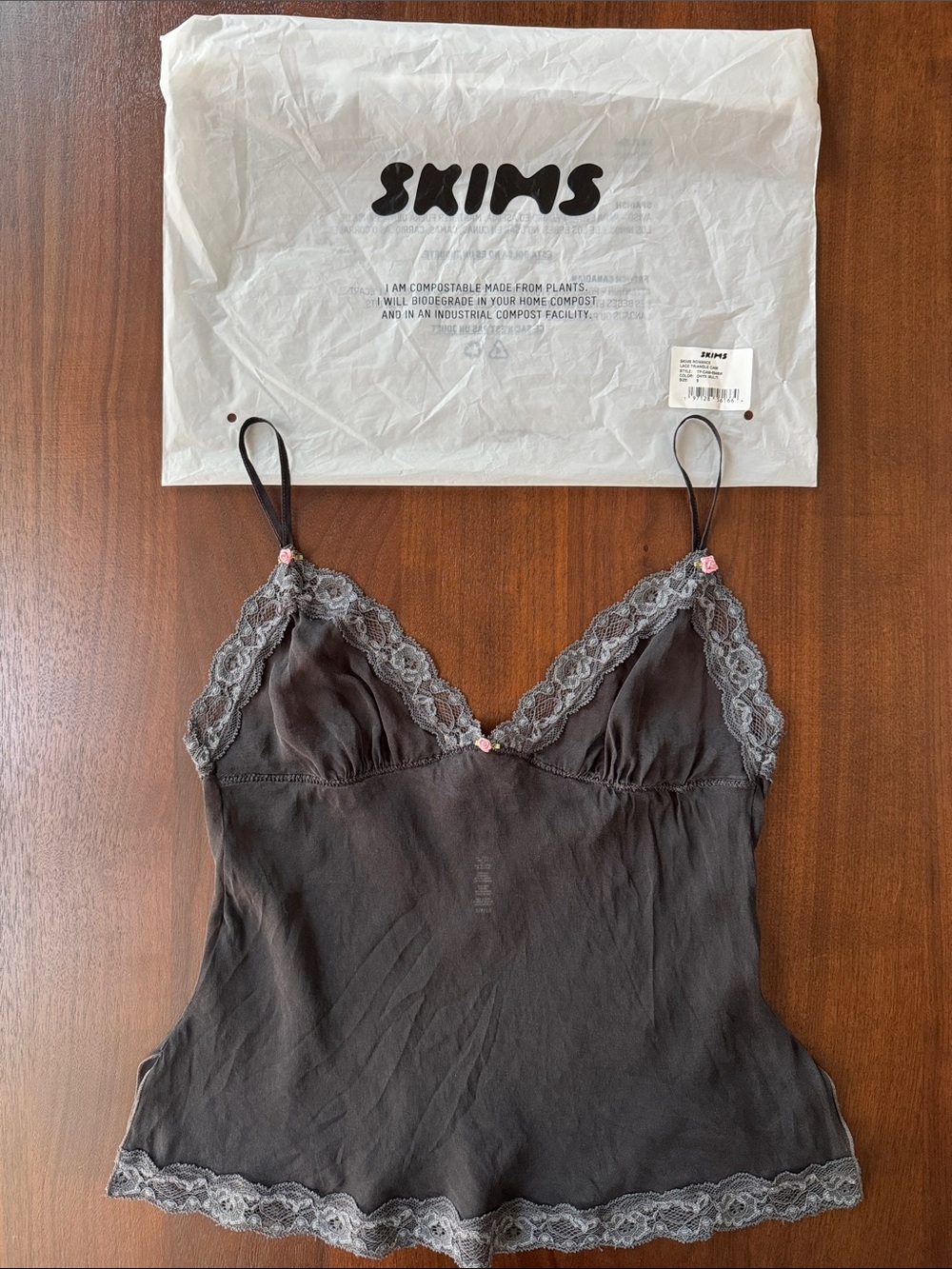 SKIMS 100% SILK ROMANCE LACE TRIANGLE CAMI CAMISOLE ONYX MULTI S TP-CAM-6946W - Picture 3 of 16
